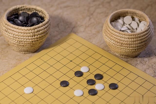 围棋怎么赢: 棋力加相同时间的思考, 棋不下夺冠的荒唐谁认谁有鬼