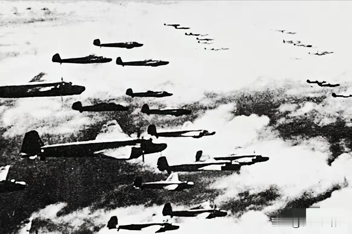 1940年7月的一天，日本空军接到轰炸四川成都的命令，情报部门也送来密报：'成都
