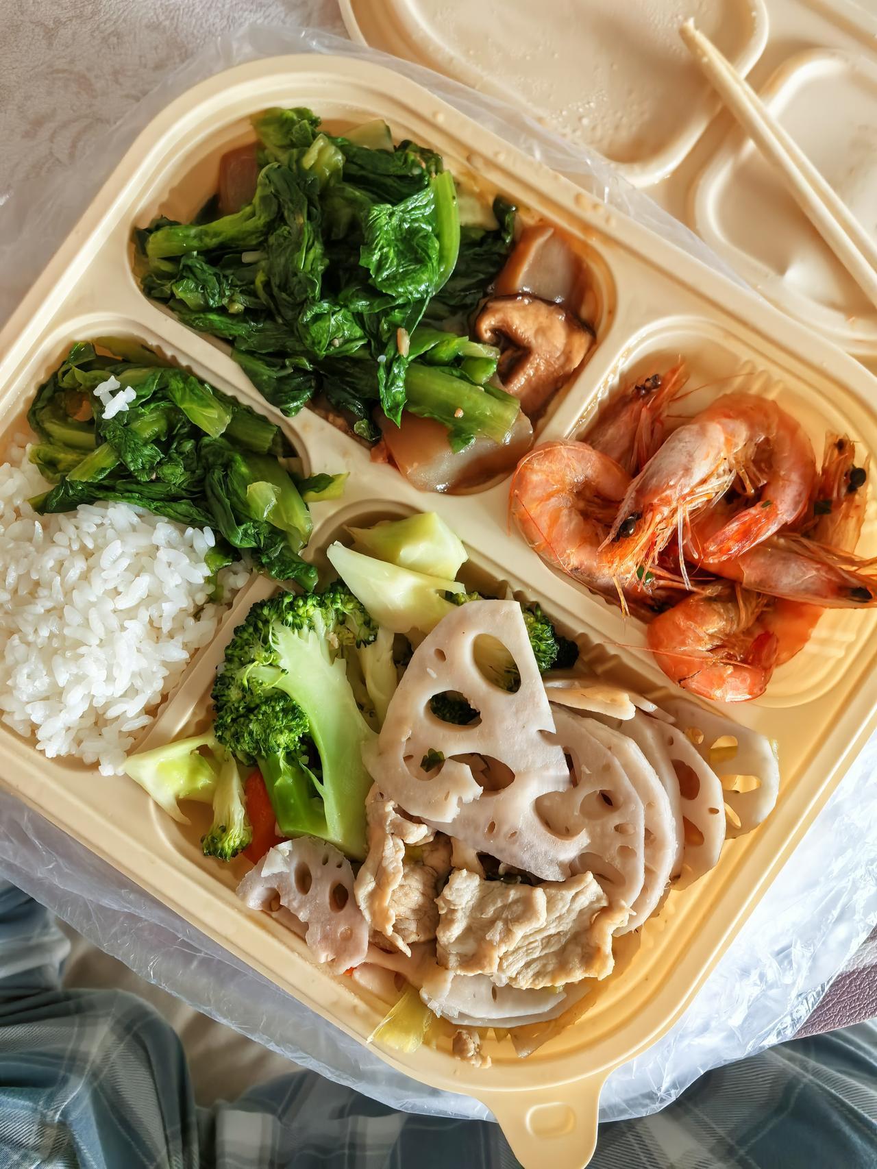 别扯别的，时代不同，观念就不同，社会风尚变化所致。😆😆附图为深圳社区60