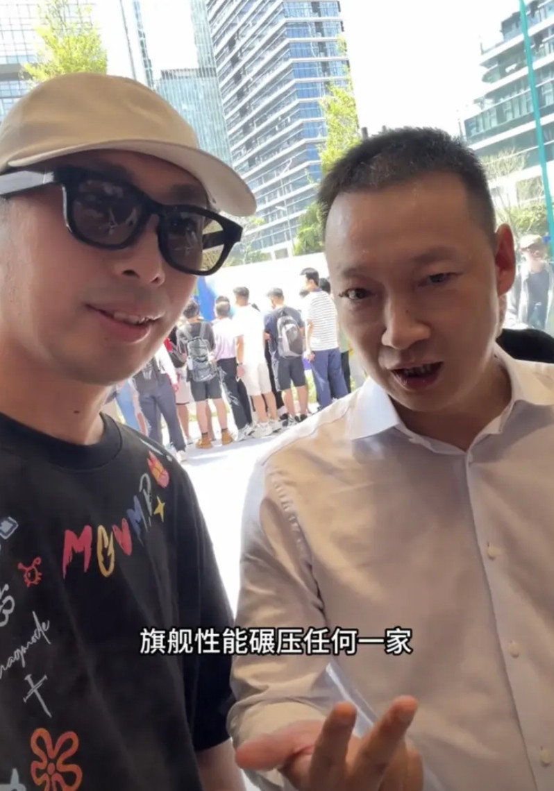 荣耀Magic8直接被CEO来爆料，这波属实有点狠。我刚看了涛哥爱拆机的视频