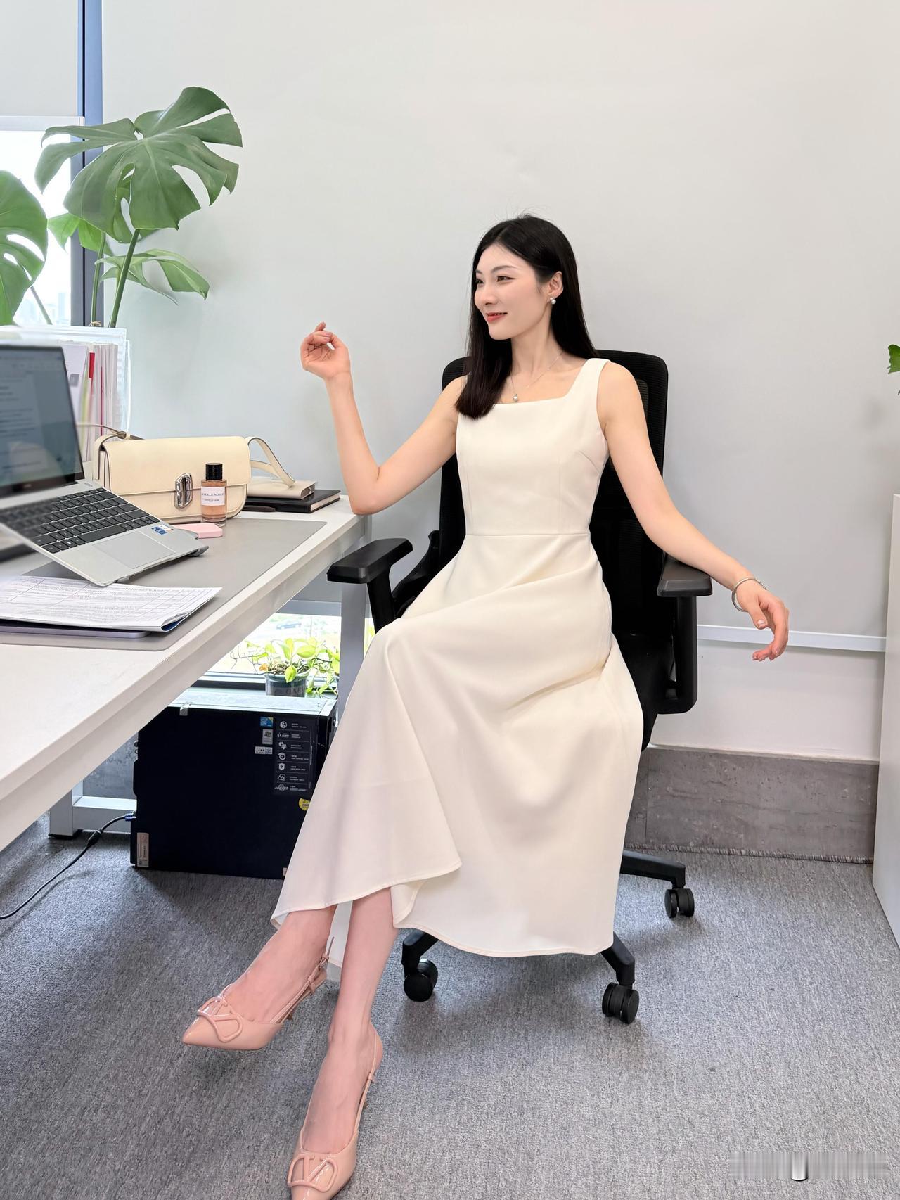 虽然工作很忙但是还是要穿的漂亮