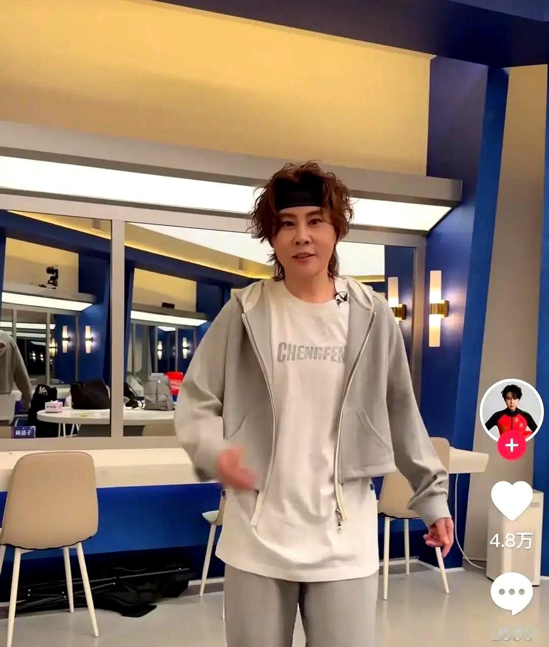 王濛在浪姐后台全程爆梗！见李小冉进门，她直喊“姐你这脸咋保养的”。李小冉