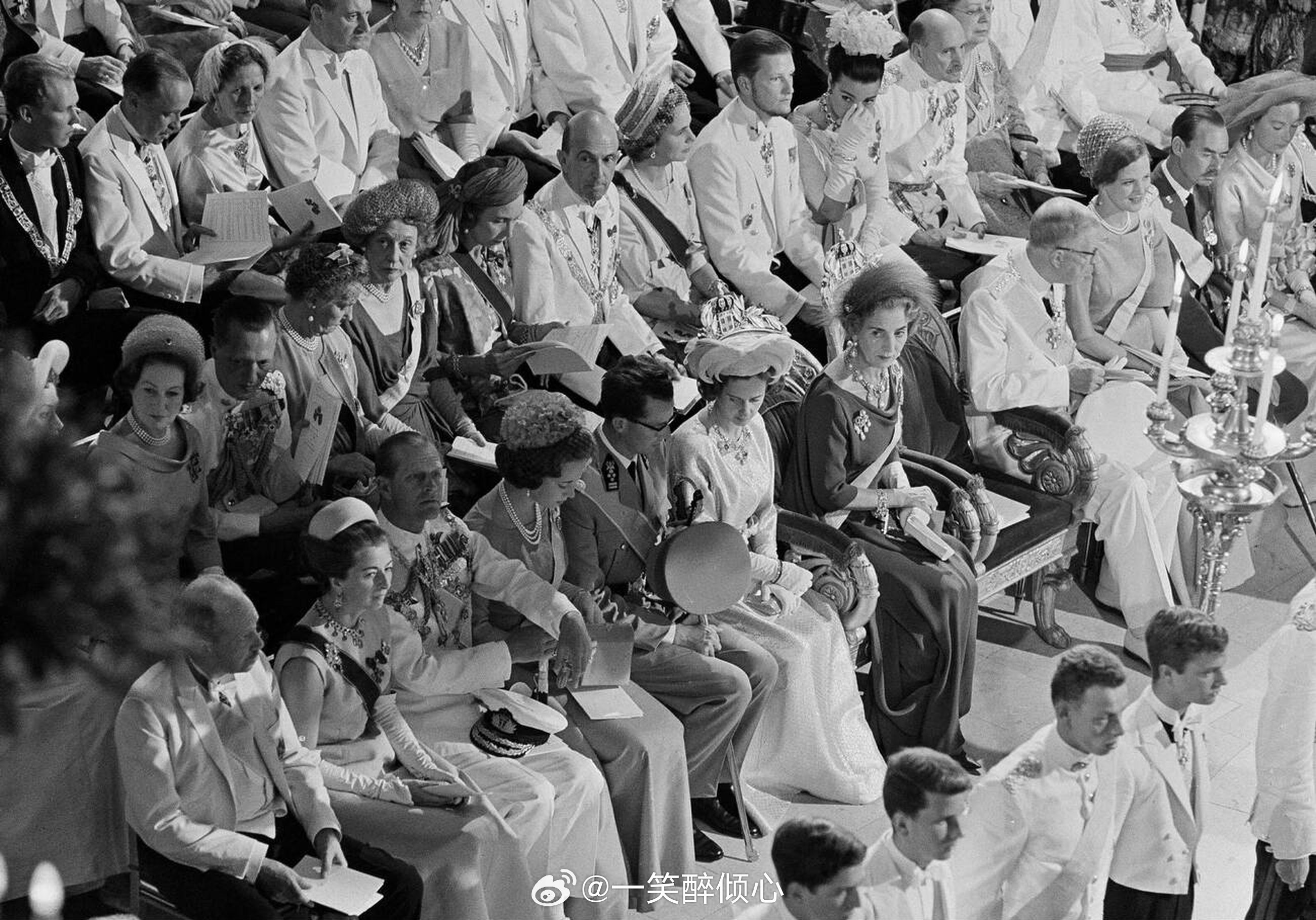 英国王室1964年9月18日，爱丁堡公爵菲利普亲王在希腊雅典大都会大教堂参加