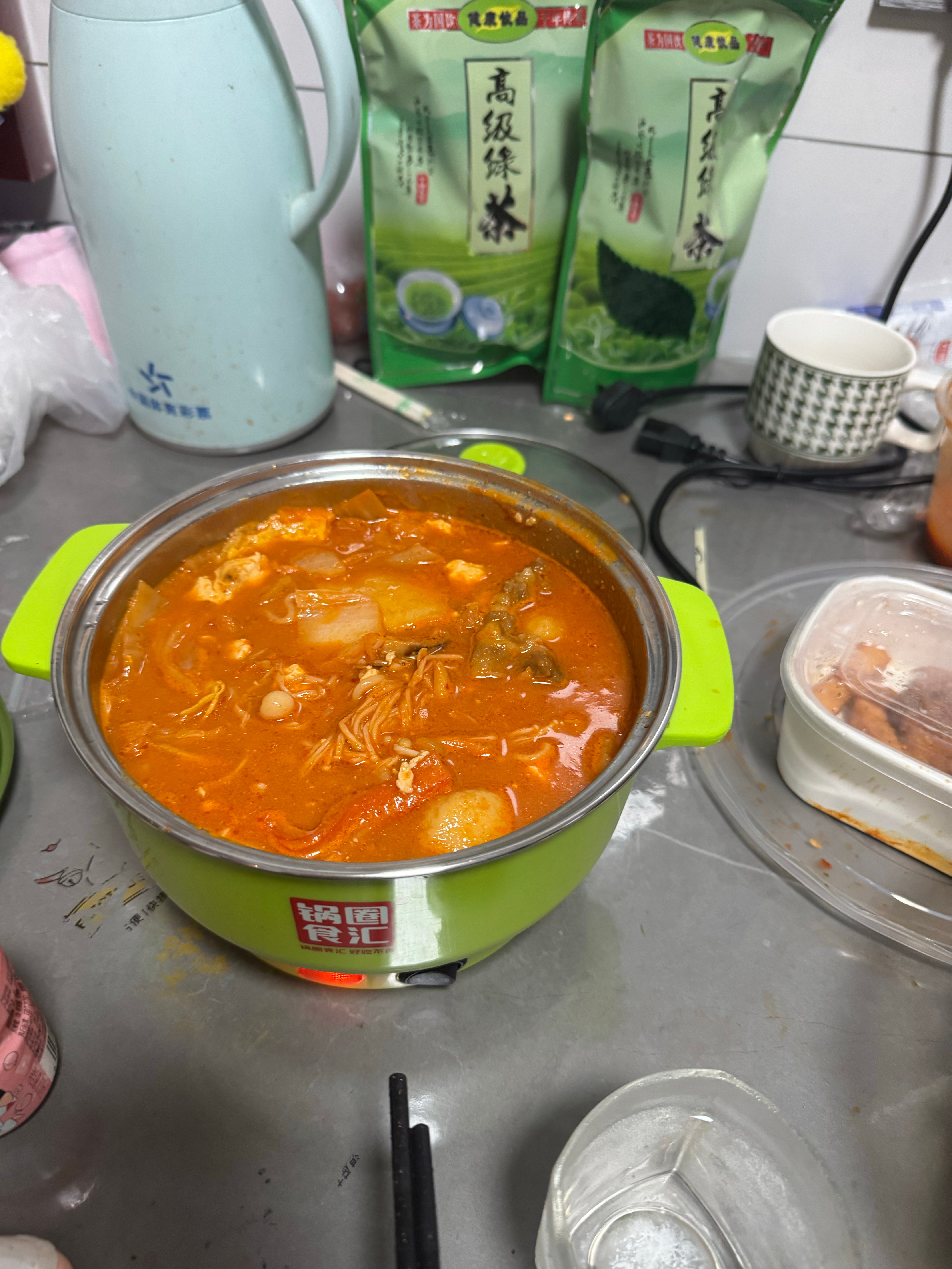 吃昨天的早中晚饭。