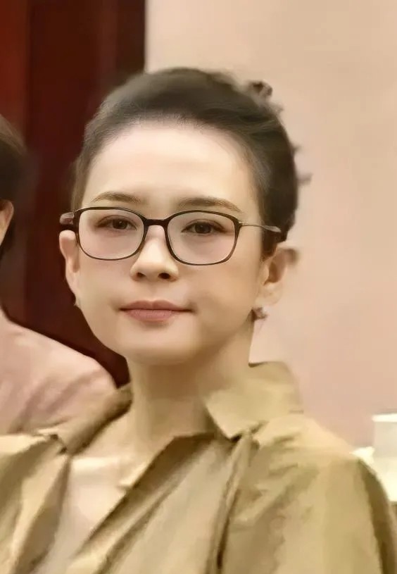 震惊我一脸！这可是央视镜头啊，章子怡还像个小姑娘似的，一点儿都看不出年龄！