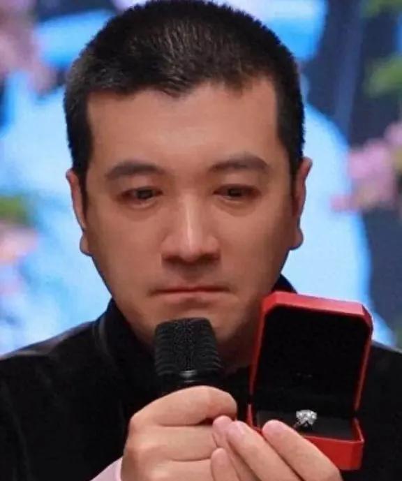 黄圣依离婚5个月后搬新家，住进带私人电梯的3层别墅黄圣依离婚后那叫一个潇洒！2