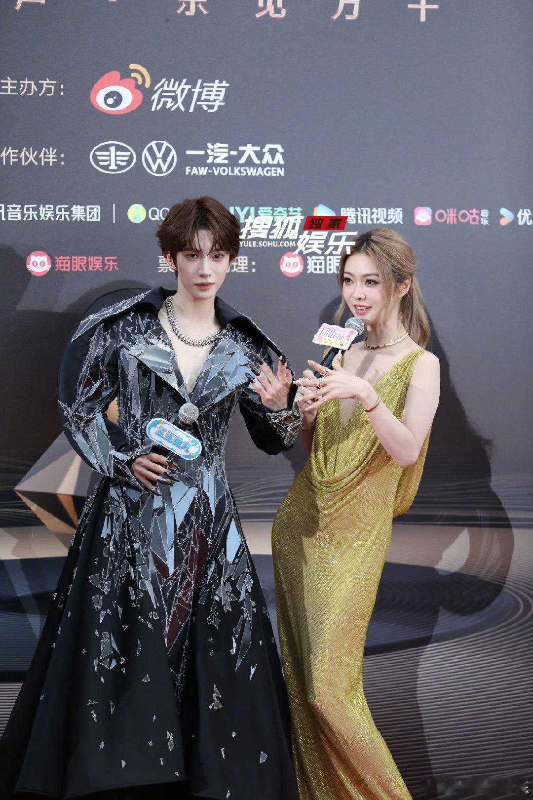 薛凯琪刘宇对我眼睛很好薛凯琪和刘宇，你们俩是商量好来闪瞎我的眼的吗？太美了！