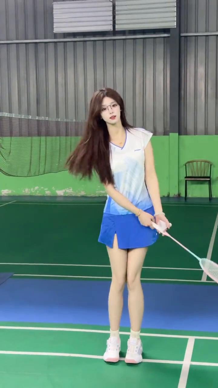 川崎穿越星河SElite羽毛球鞋。