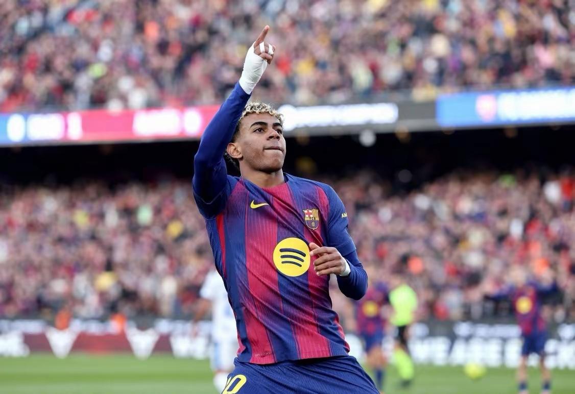 亚马尔破茧重生！巴萨三叉戟导演3-1逆转登顶