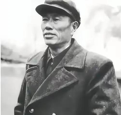 对越自卫反击战动员阶段，中央选调人才，军委选了邓华，认为他在大兵团指挥上的才能一