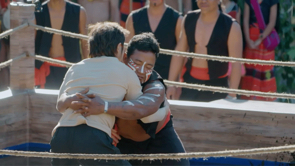 王勉摔跤燃得很心酸别人玩游戏靠技巧，王勉玩游戏靠耐摔，一次不行就两次，两次不行