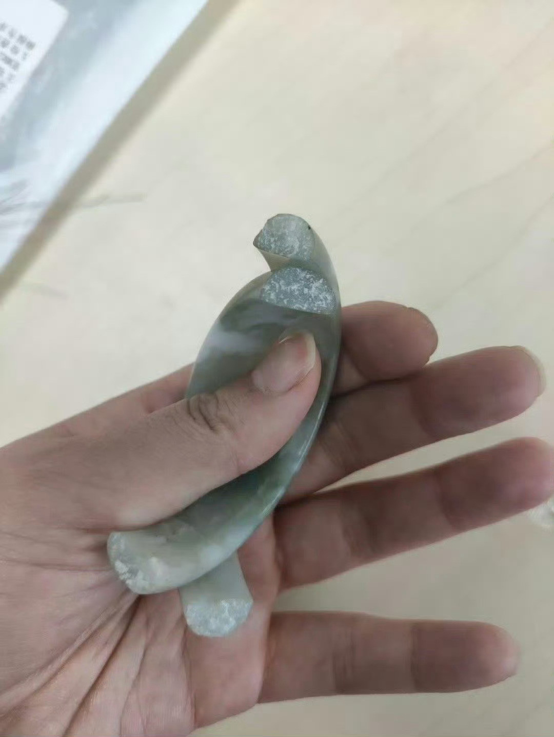 奶奶被人撞坏了镯子，只赔了2000块