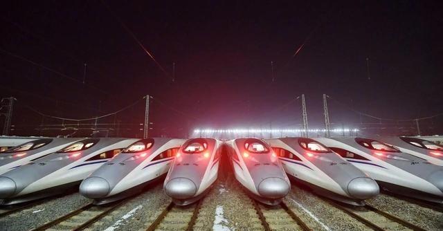 飞机可以通宵飞行，火车能连续开几天几夜，为什么高铁却几乎不在夜间行驶？春运压力这