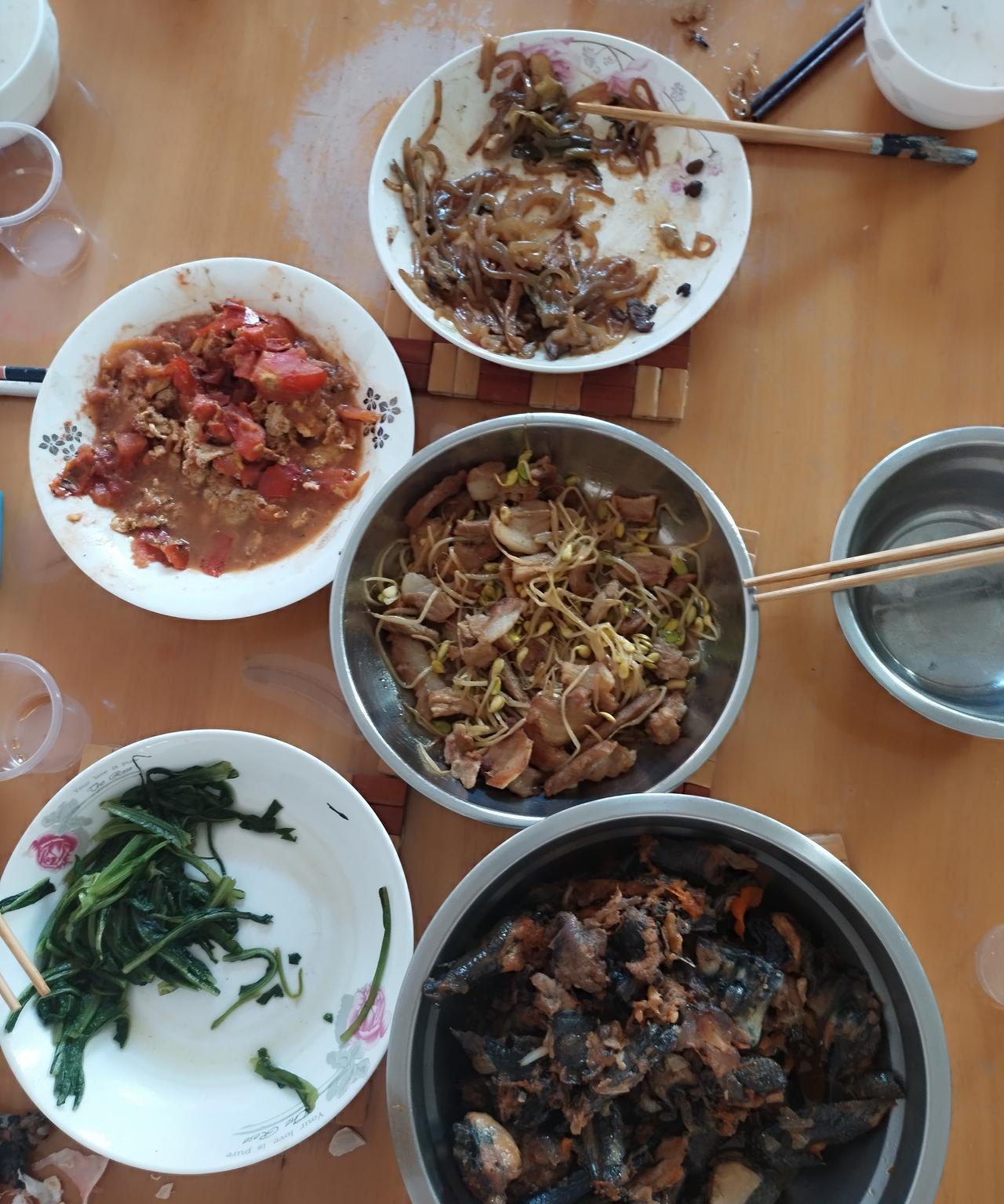 幸好早上和丈夫多聊了几句，果然上午10:30，四叔家的儿子，女儿，新女婿，三叔家