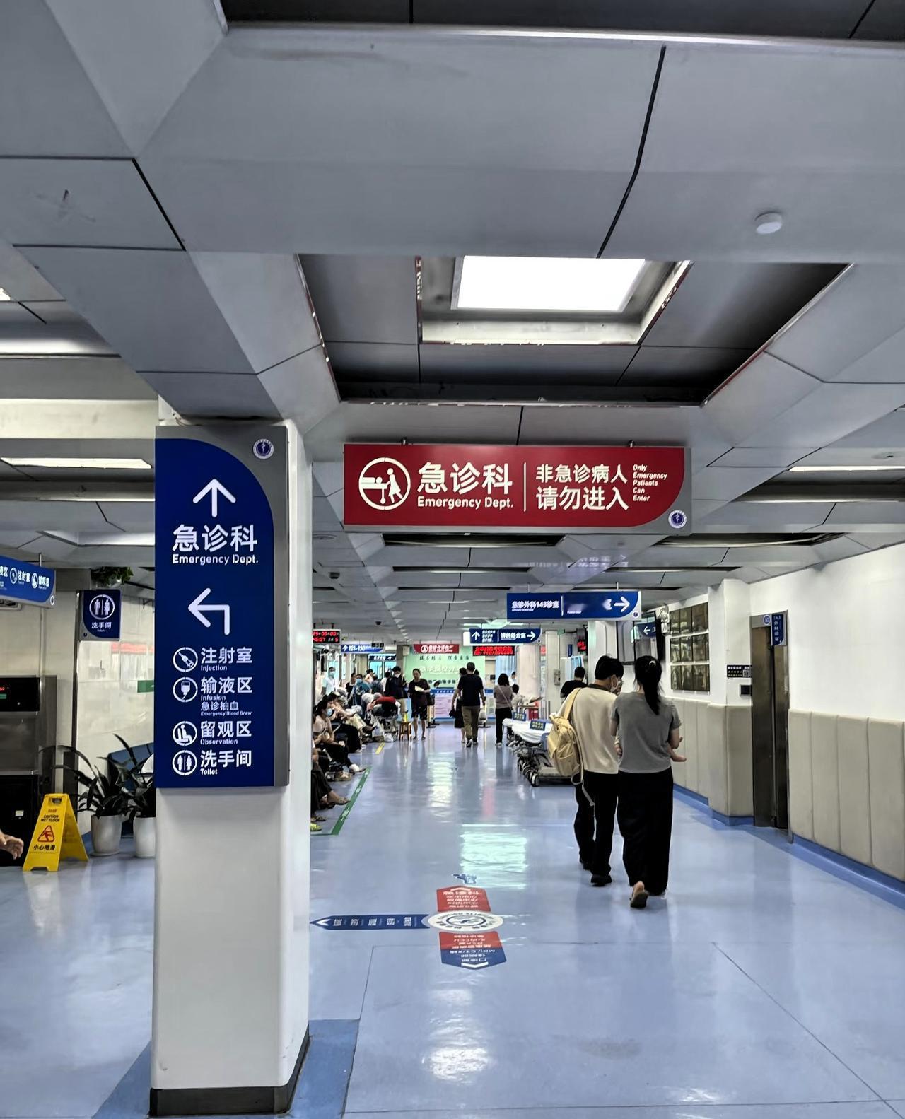 我一个同学轻度脑梗，大夫让立刻打溶栓针，一万块钱当场就交了。结果主治医生刚回