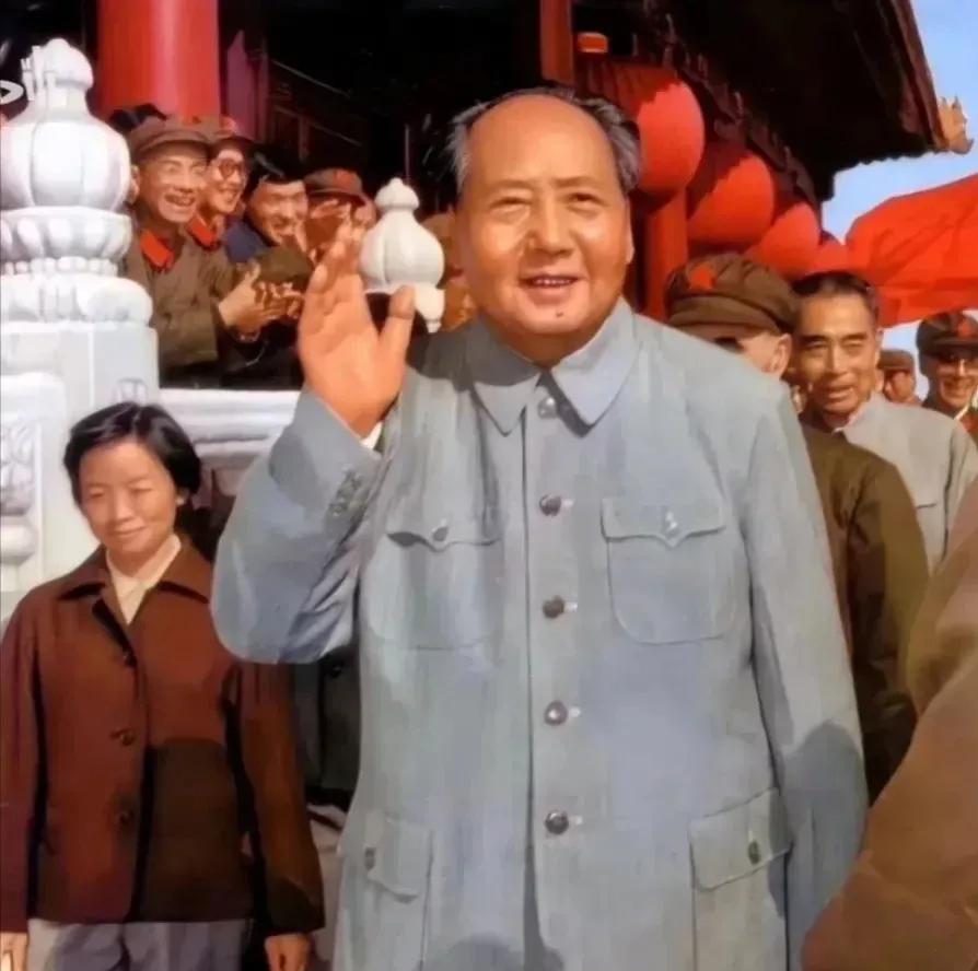 国家领导人指出：人民群众反对什么，痛恨什么，我们就要坚决防范和纠正什么。这同毛