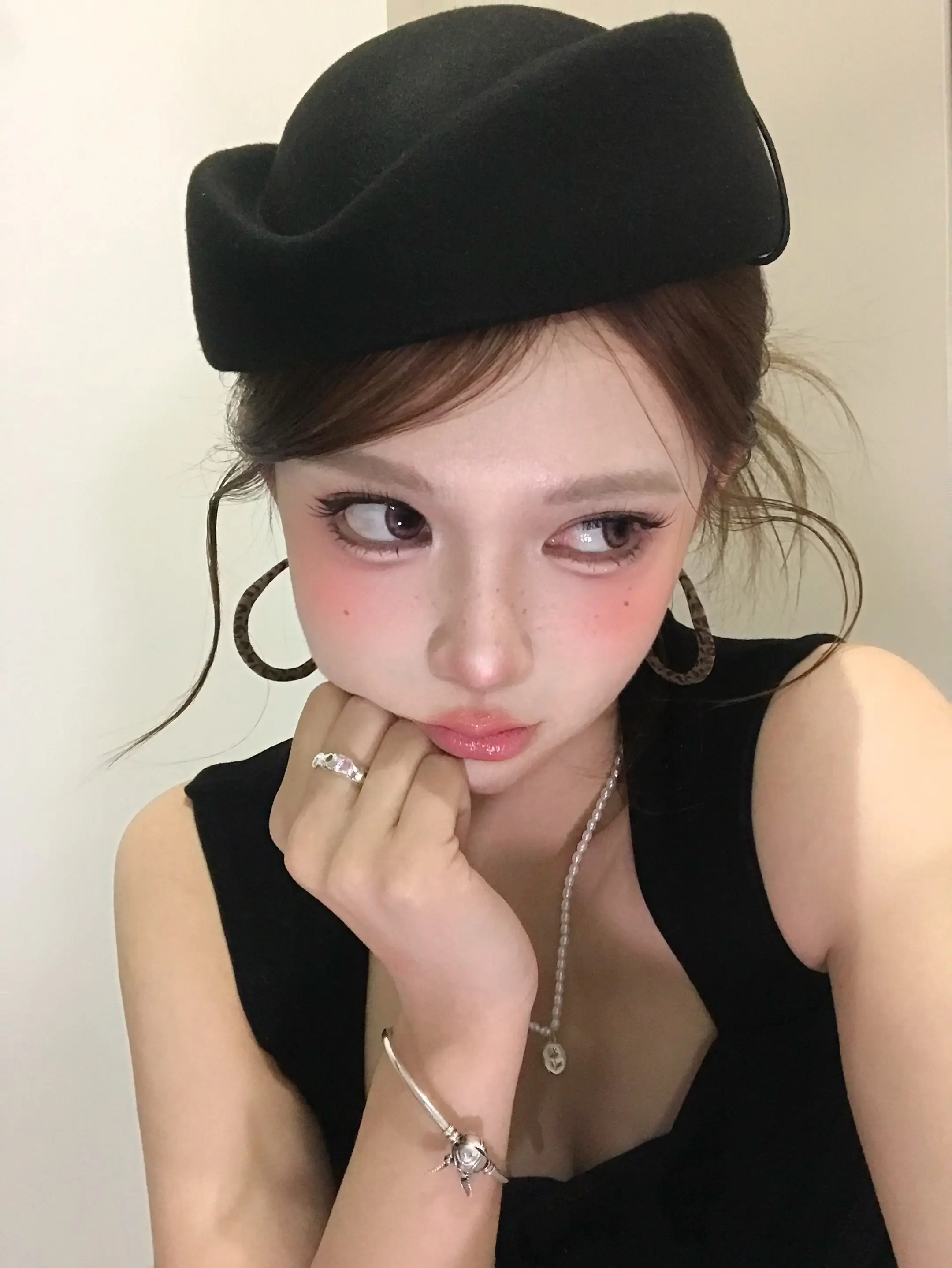 千金小烟熏🐈‍⬛。整体保持同色系妆面会更惊艳！ 小tip：先画眼妆再...