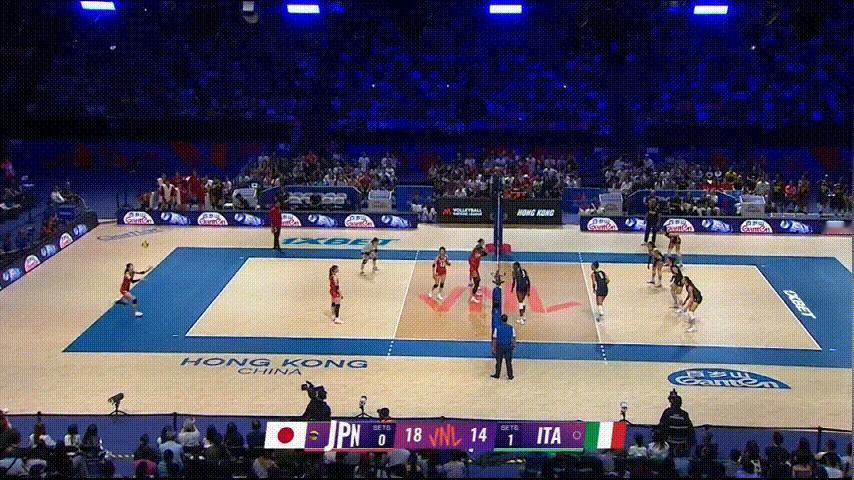 日本女排真的是好好研究了意大利女排了！每个攻手的路线都卡的特别准，再加上超绝地面