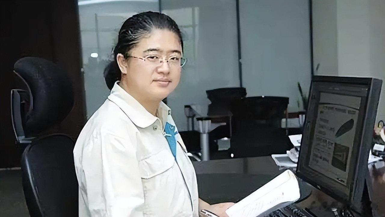 中国高铁，29年坚守，她让世界闭嘴看了新闻才搞明白，咱们现在坐的高铁为啥又快又