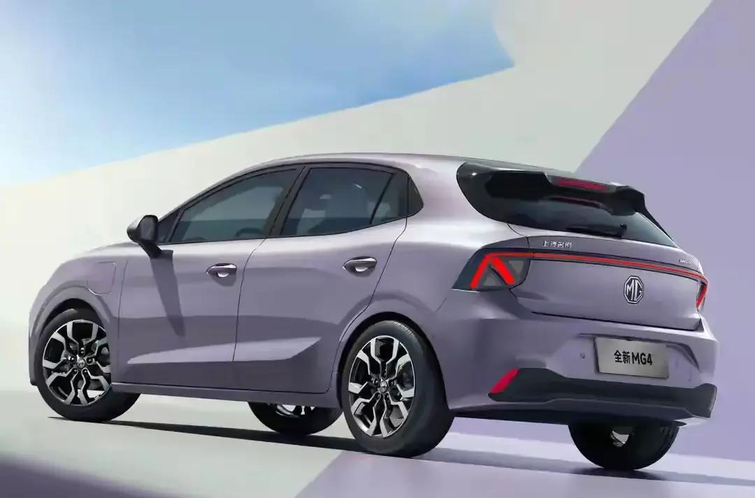 4月3日，上汽平台上炸锅了：半固态电池量产车今年狂飙500万辆销量，却让传统电车安全隐患瞬间崩盘？