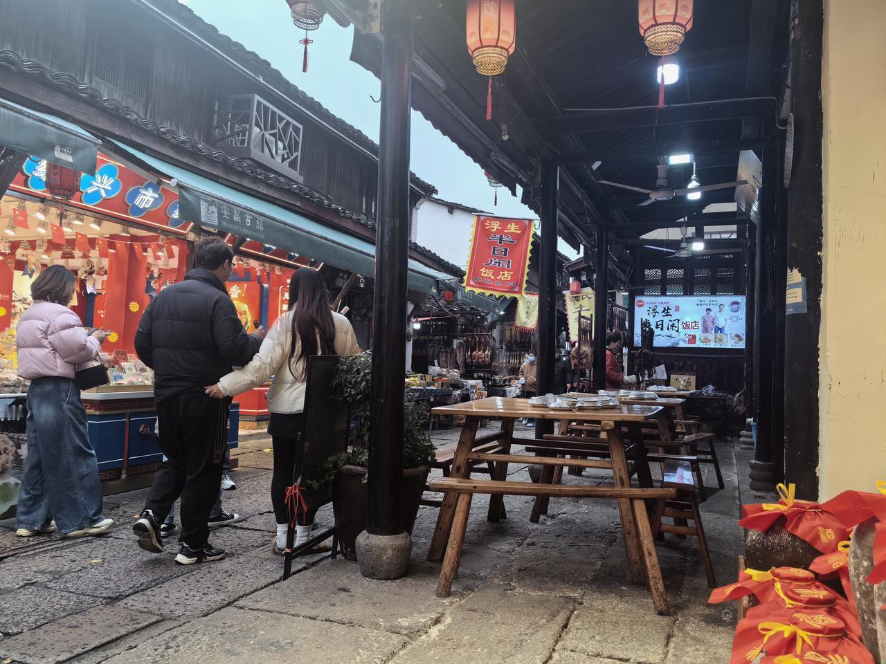 【热评】饭局与做局10人聚餐9人开溜留下男子已被起诉重庆10人聚餐9人开