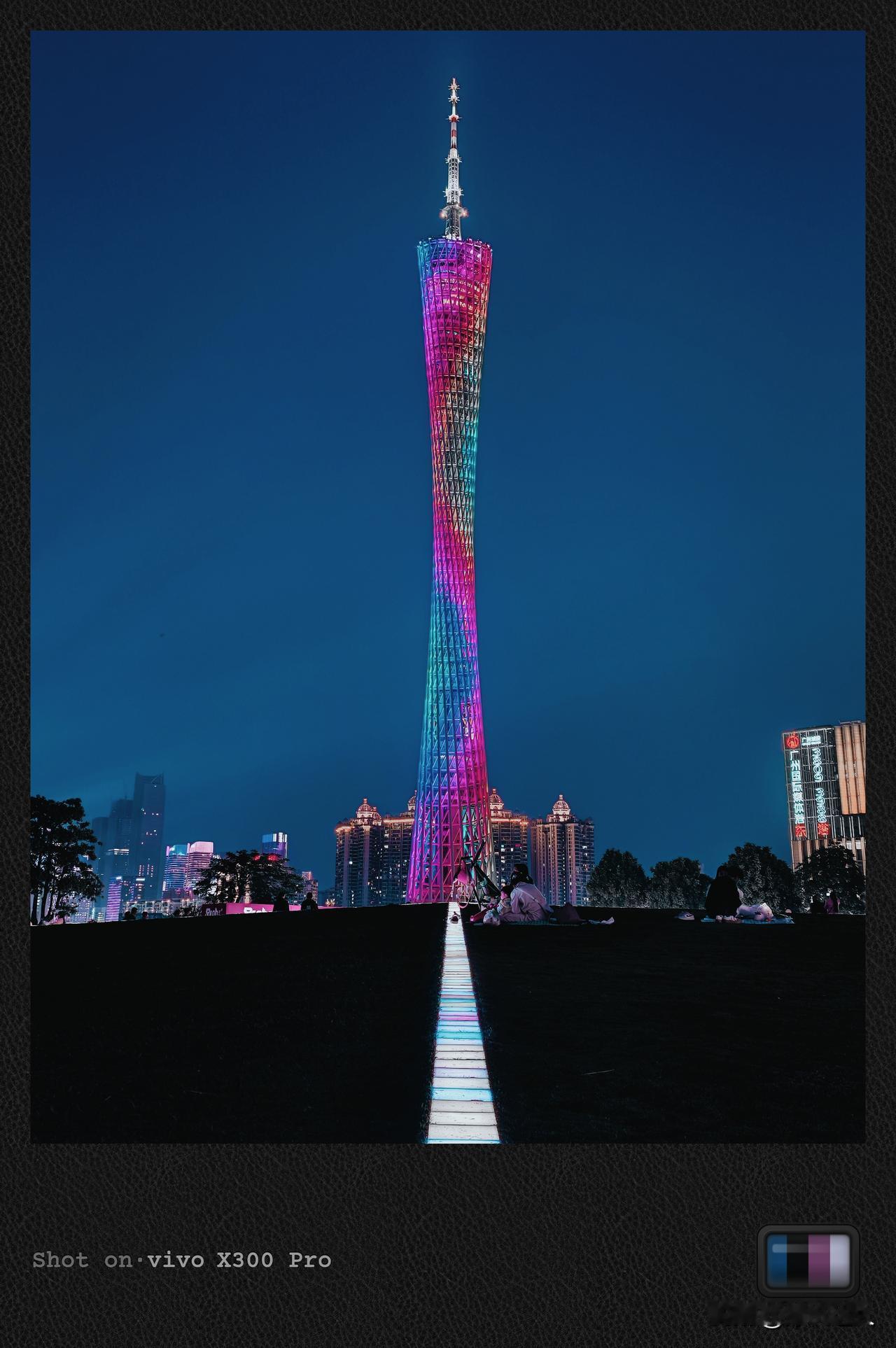 拍一张广州塔的照片作为过来广州旅游必打卡的地标建筑。宝子们，交换一张你们用viv