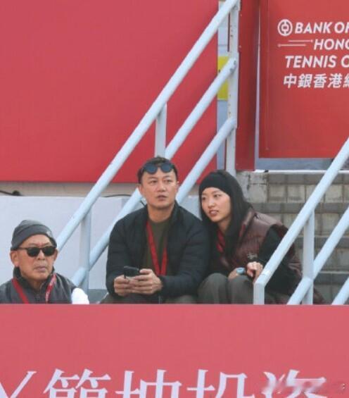 曝陈奕迅女儿新恋情陈奕迅女儿被曝新恋情曝陈奕迅女儿新恋情，男方是香港网球一哥，
