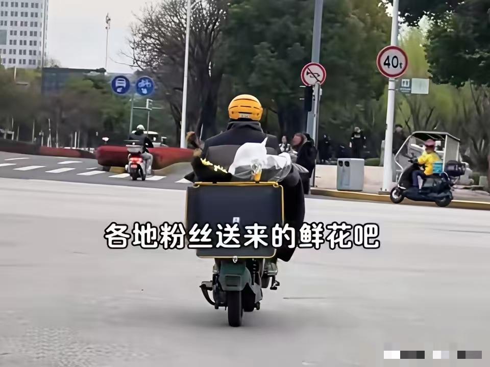 心源性猝死分两种，一种是血管堵了停机，一种是心脏累了停机，张雪峰那个大概率是堵了