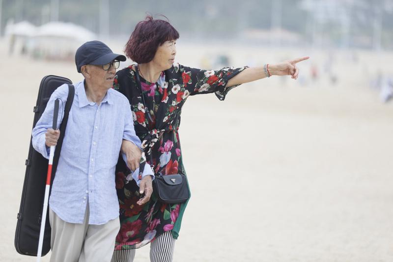 一段非常通透的话：“退休后没人联系，并不是你人缘差，而是你没用了。”这话听起