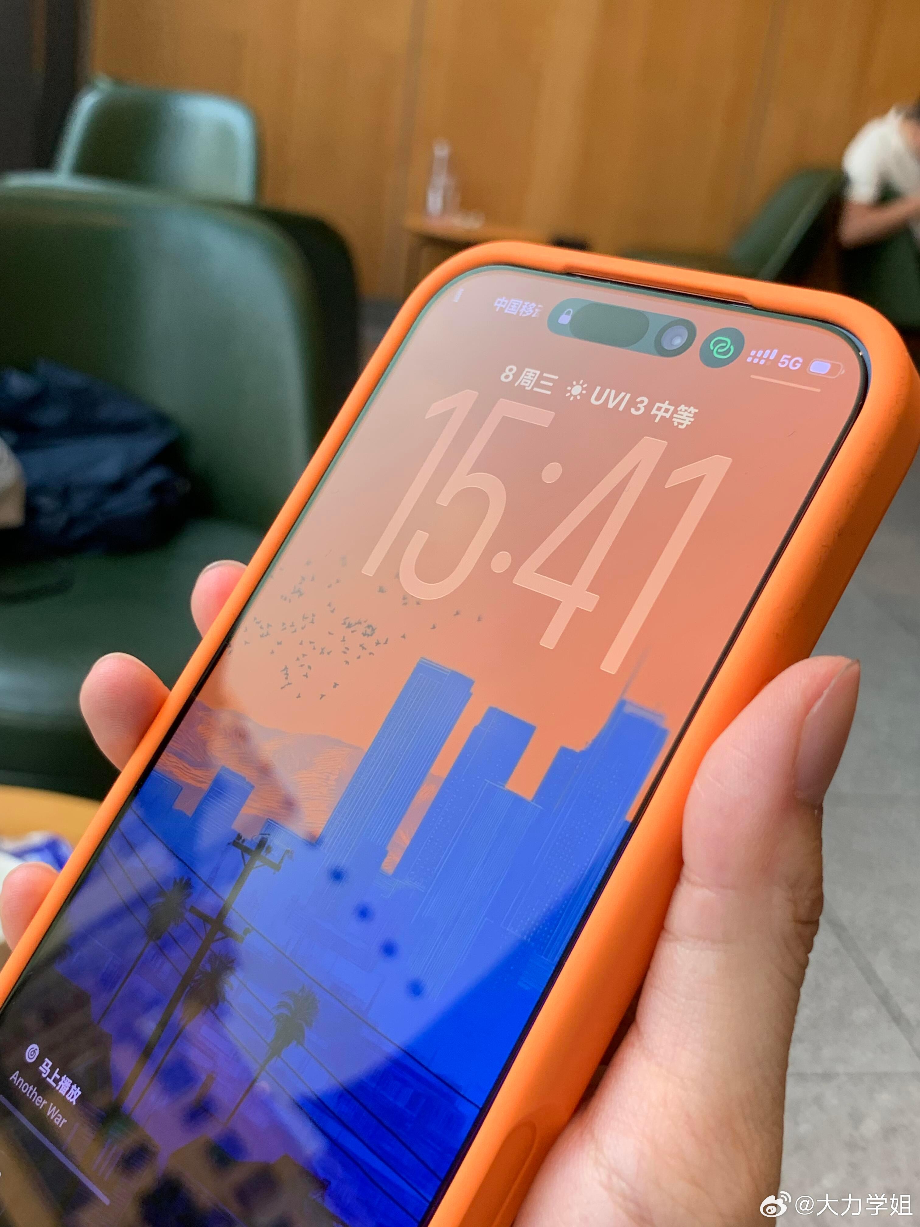 从钢化膜“毕业”后，我换上了AR膜，真的香！用了好多年的钢化膜防摔耐刮是真的顶，