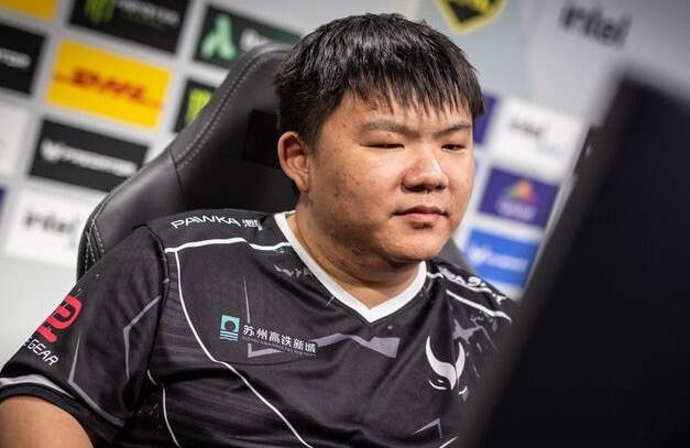 Xinq：ruru还挺信那种东西的，她还经常去什么灵隐寺什么放箱子，好像也不是灵