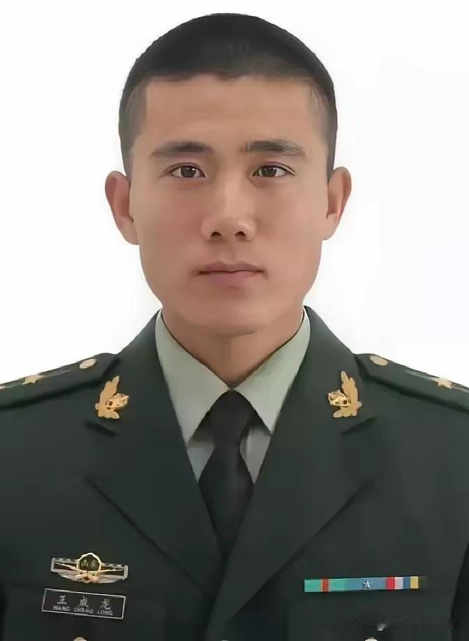 “国家白白培养了他5年。”2008年，武警济南支队刚刚入职一个月的大学生，立下了