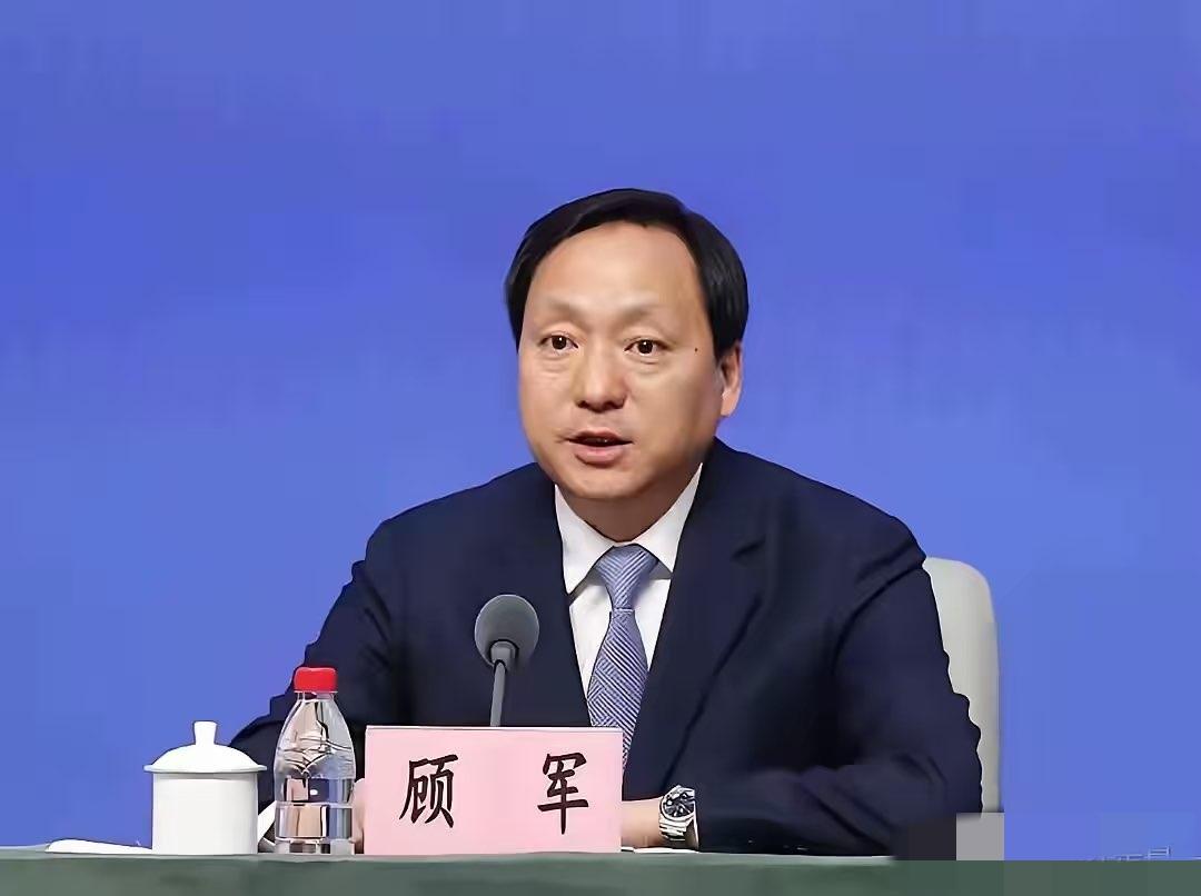 顾军被查，真是大快人心啊。顾军1963年6月出生，履历丰富，曾在多个重要岗位