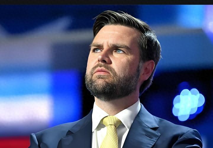 白宫裂了！万斯公开拦着特朗普开战，这是要掀桌子？你敢信？总统吵着要打伊朗，副