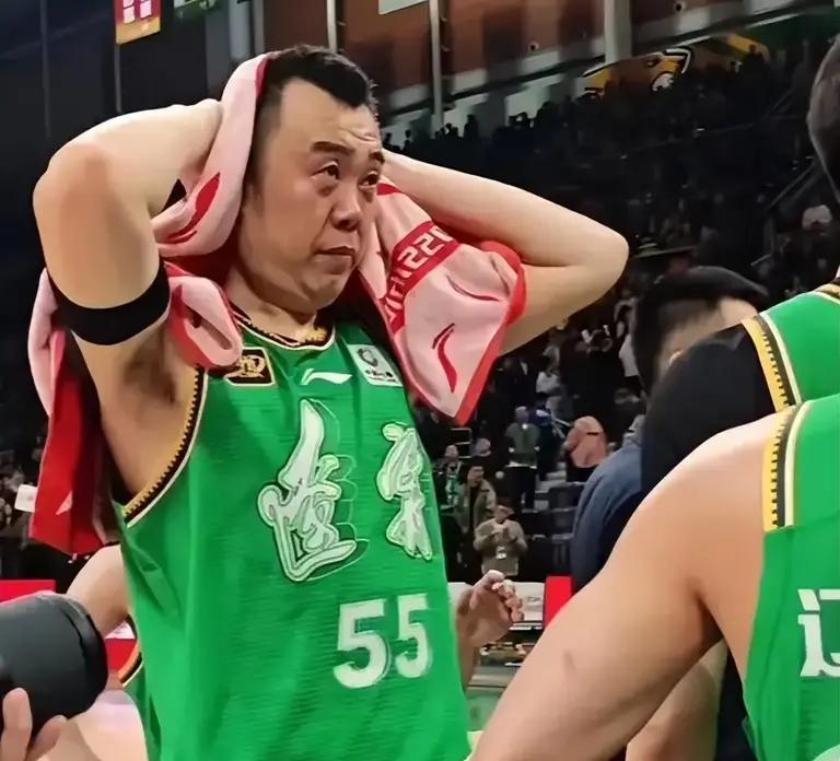 韩德君、朱彦西退役，CBA的一个时代也结束了。1、CBA20队完成注册，四川压哨