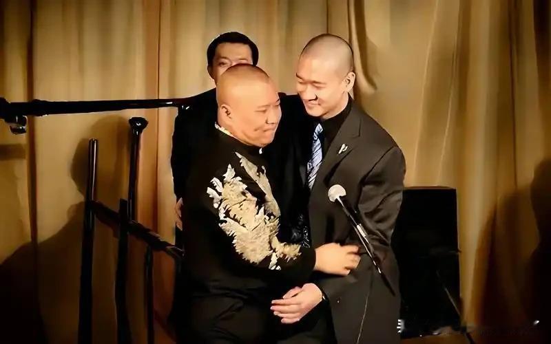 郭德纲为曹云金的发票的事儿背了多年的黑锅!这件事儿近期,在曹云金出书为新书做宣