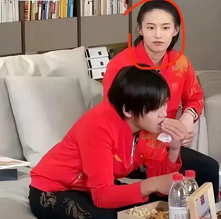 全红婵少吃点，你这是不想要洛奥会金牌了吗？现在的全红婵已经彻底放飞自我，由于饿