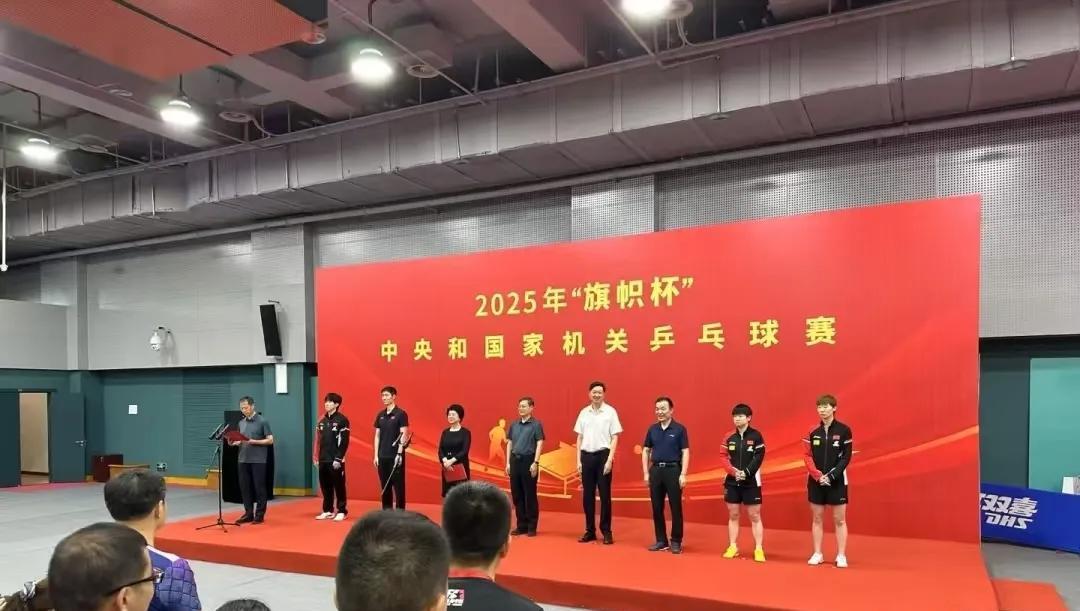 6月17日，王励勤带着王楚钦，孙颖莎，王曼昱一起参加活动！[鼓掌]大头181