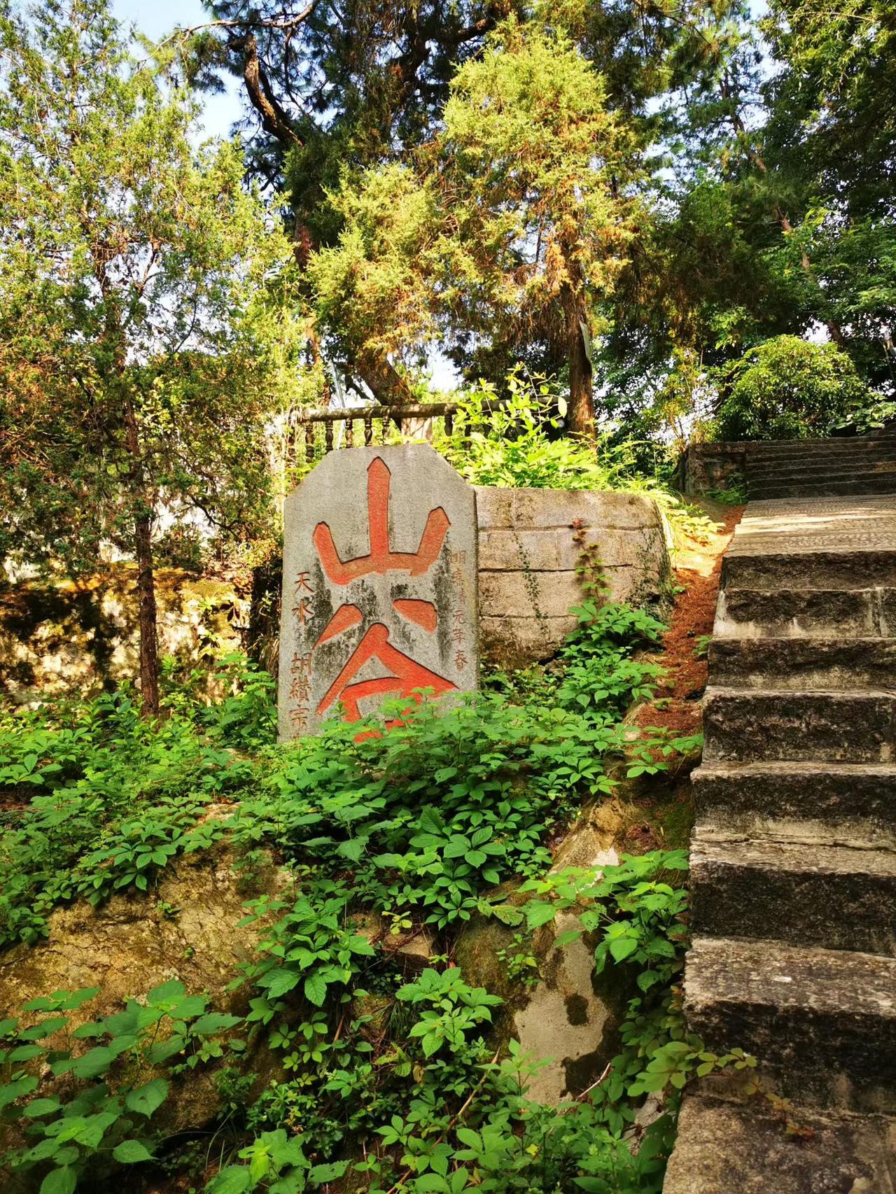 法考结束后，他还准备考研，法学研究生竞争同样激烈，不但是本专业的学生考，跨专业的