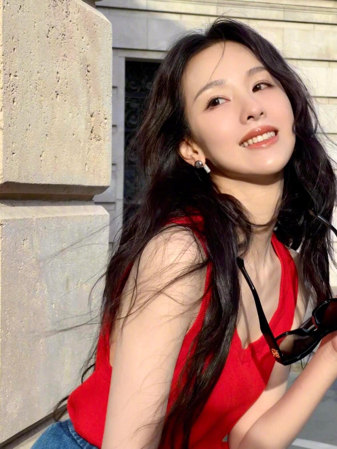 陈都灵在文艺片女主跟时尚女王之间随时切换[思考][思考][思考]​​​