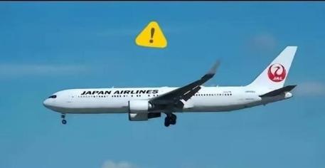 中国亮剑了！日本航空紧急开了闭门会。7月1日起，飞越中国领空的规矩，全变了。7