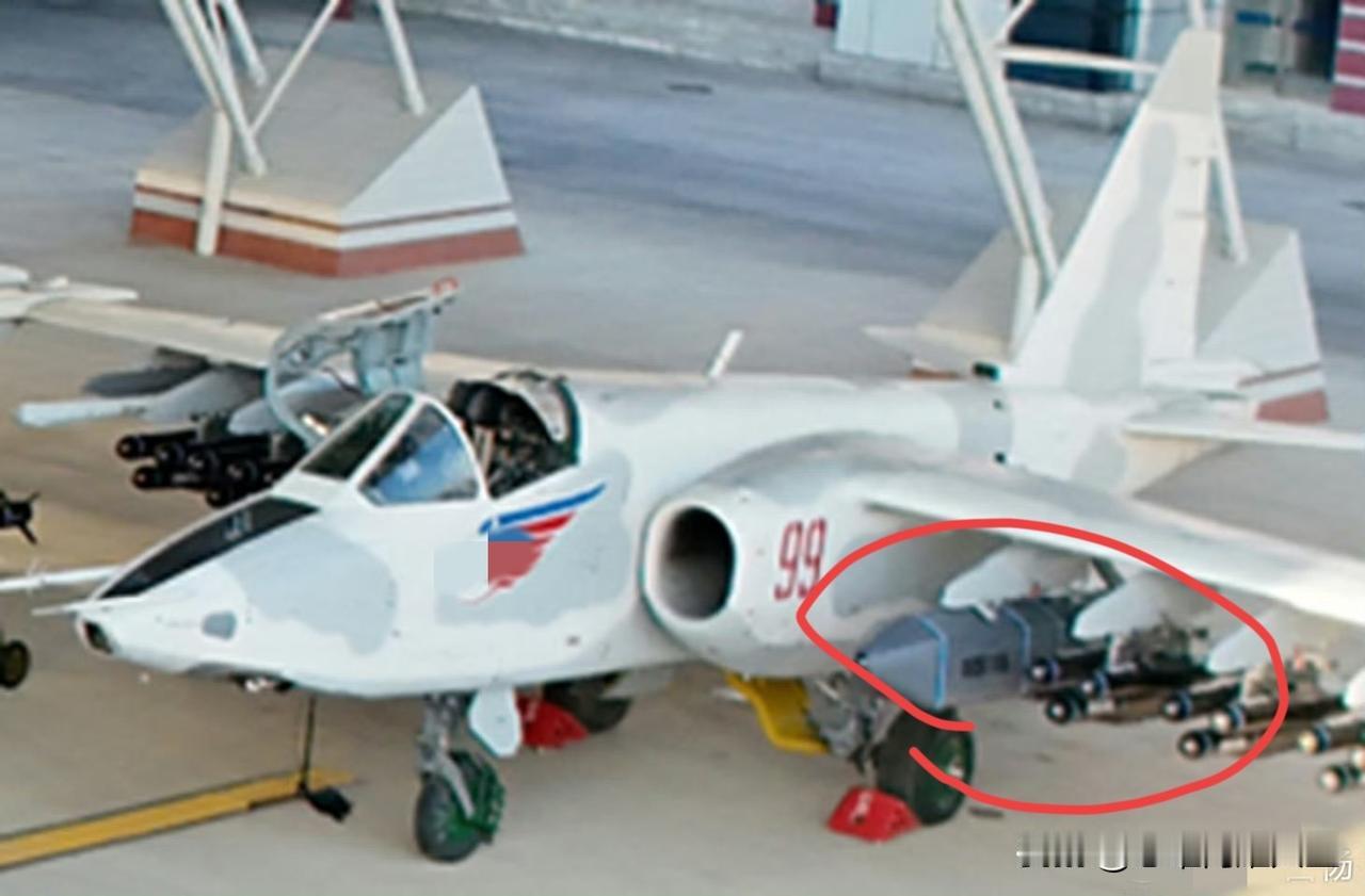 好家伙，没想到咱们鸭绿江隔壁的主体空军，这老爷机苏-25居然也能吃到隐身巡航导弹