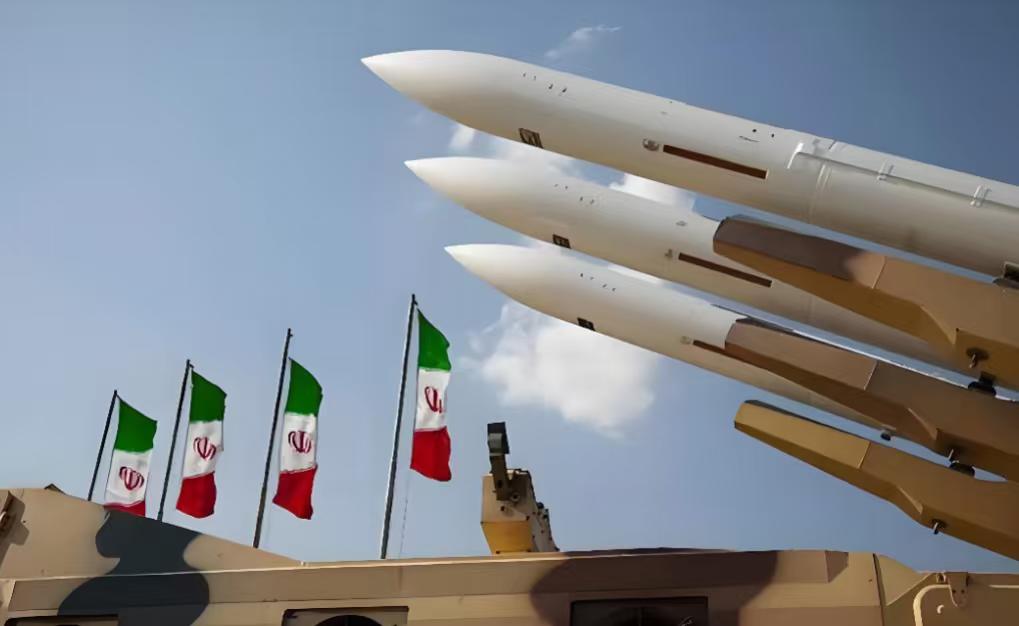 伊朗最大的问题是没有可以直接打击到美国本土的导弹，这就让美国没了后顾之忧。但凡伊