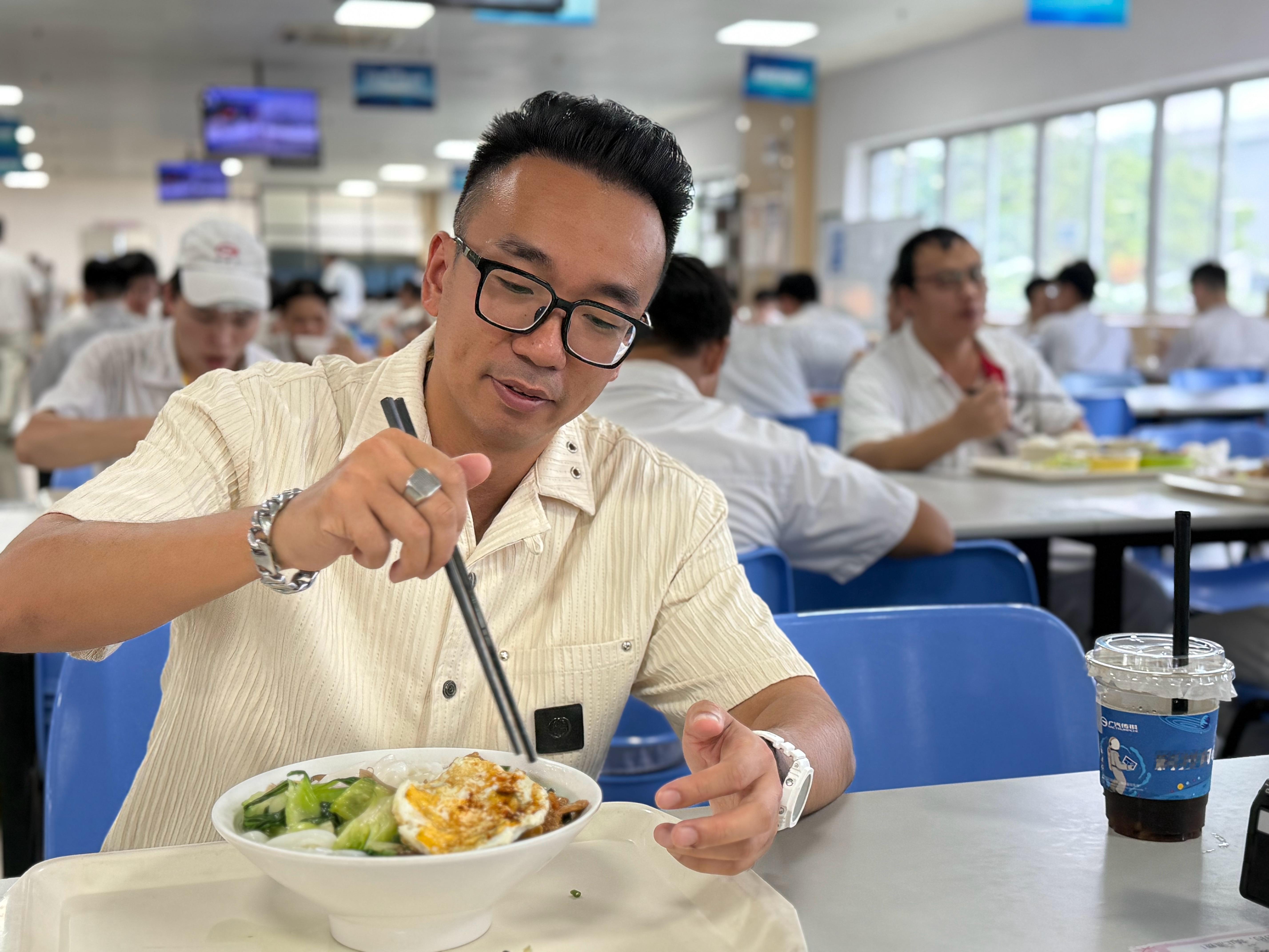 打螺丝的一天，忙完上午吃个老友粉[害羞]​​​