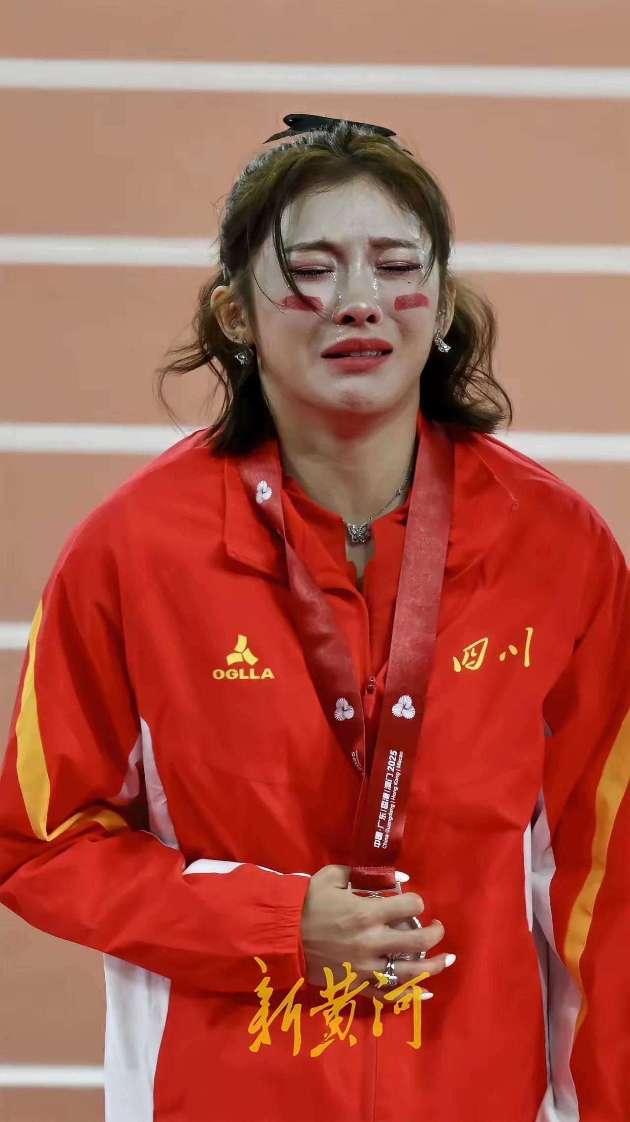 刘景扬没想到，林雨薇也错愕！手握16个顶流代言的吴艳妮得了银牌，素颜旧鞋的