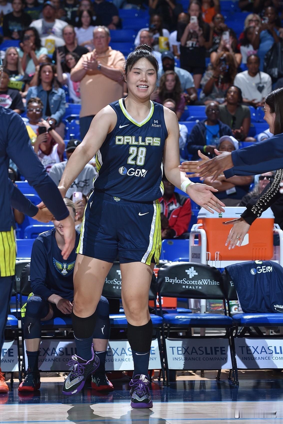今天这WNBA常规赛可太精彩了啊！飞翼客场87-63把风暴给干趴下了，直接终结四