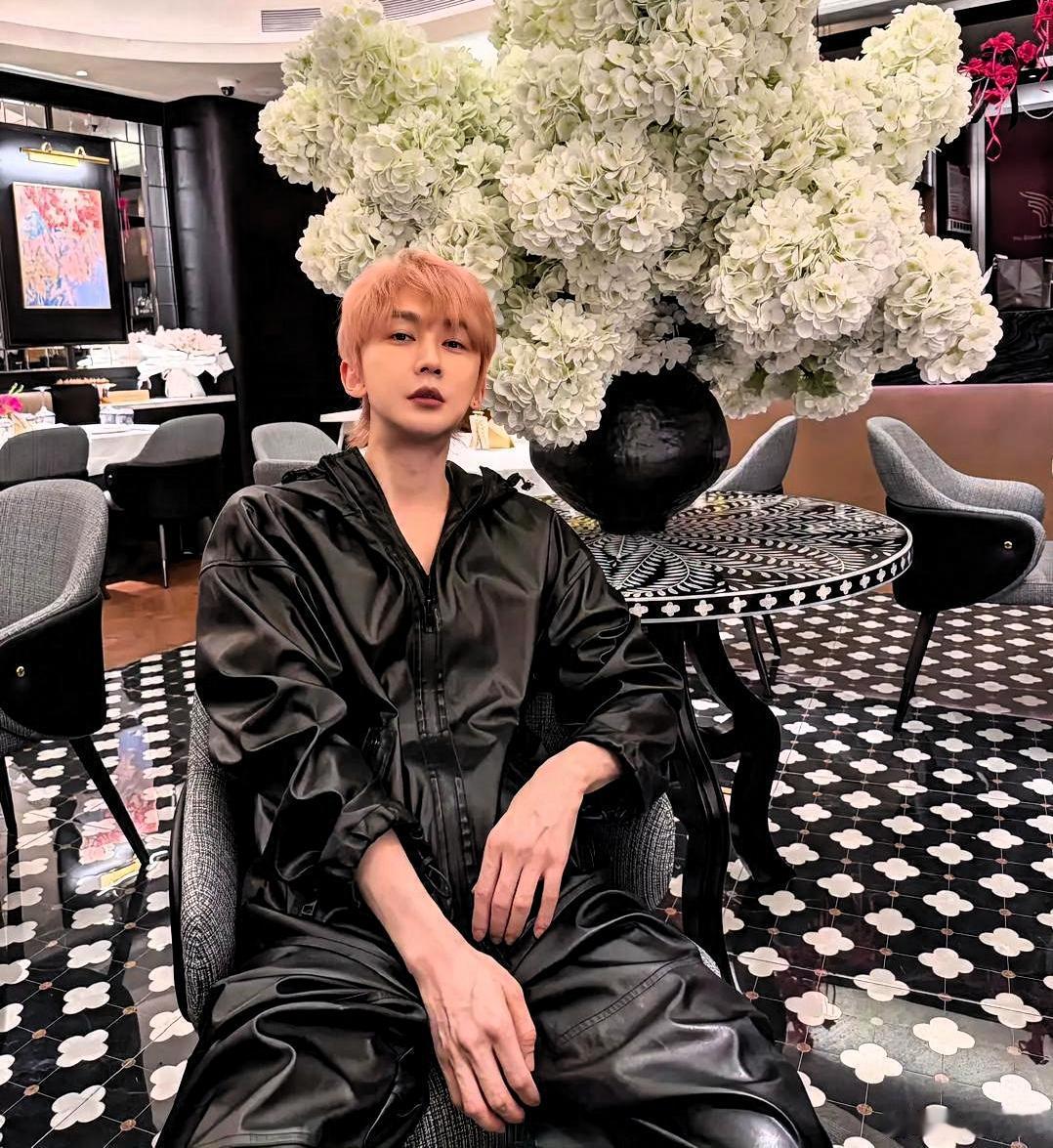 娜扎前经纪人被问为什么离职。他回了一句：“不想打工了，谁想打一辈子工。”没完