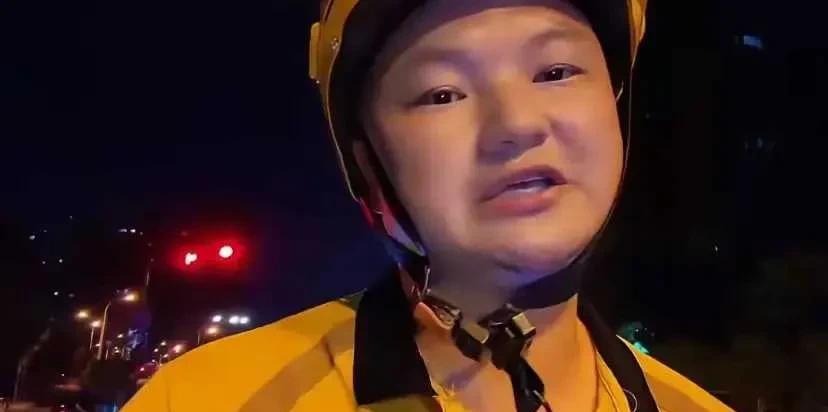 送外卖久了就会发现，住高档小区的女孩子都很漂亮，点的外卖也都很贵，都比较有礼貌，