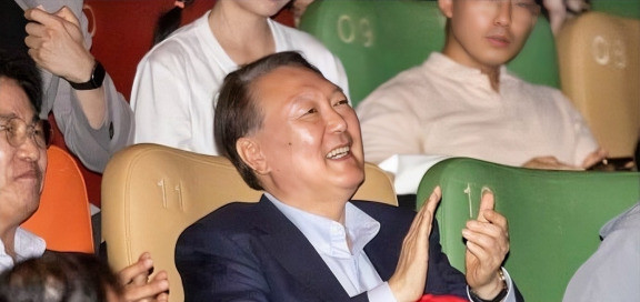 尹锡悦加密手机记录曝光完了！韩国前总统尹锡悦这下真的完了