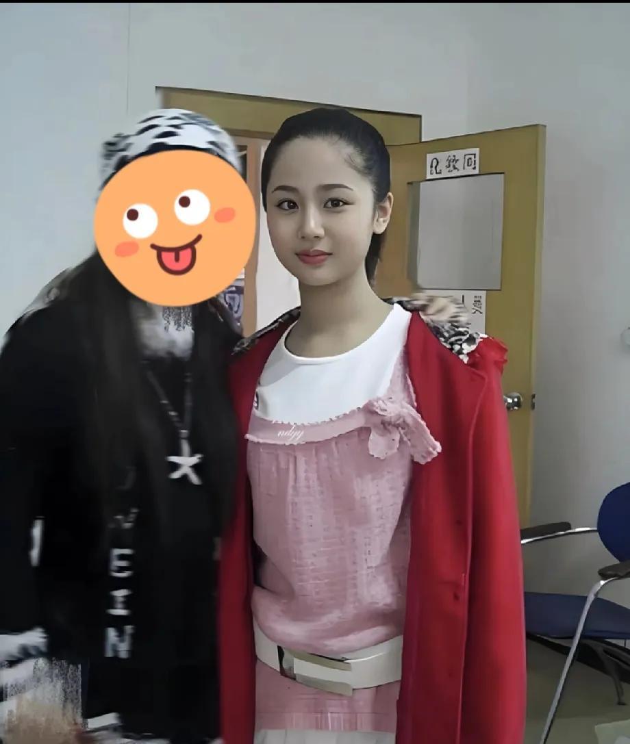 少女时期的杨紫，脸蛋圆乎乎的好可爱，其实她长得挺漂亮的，文静温柔邻家姐姐类型。#